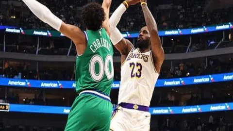 巴黎圣日耳曼2-0逆转梅斯，阿什拉夫双响绝杀布隆红牌离场